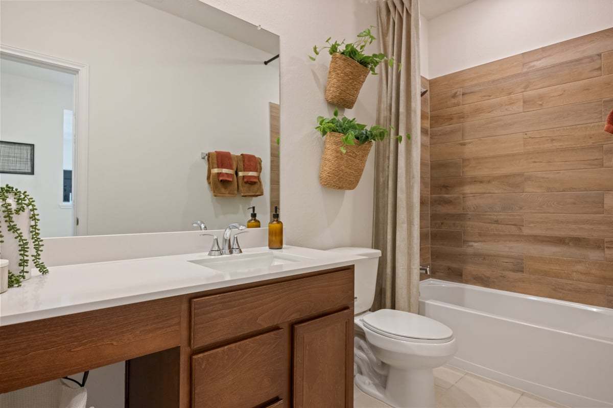 Plan 1243 Modeled - Secondary bath