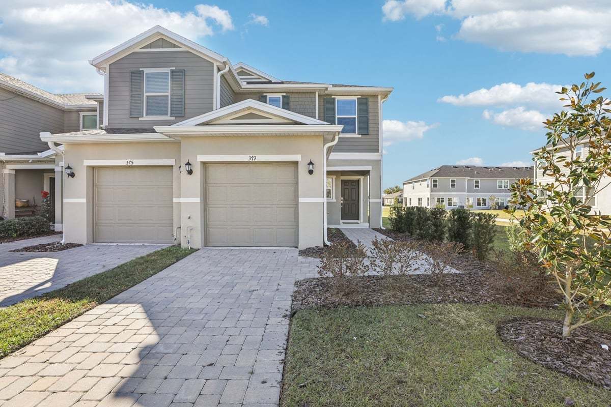 Reserve at Forest Lake Townhomes por KB Home en Lakeland-Winter Haven Florida