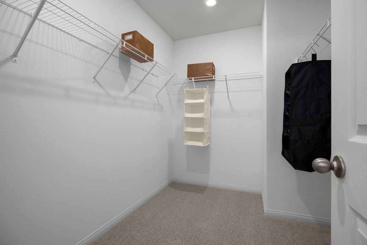 Plan 1572 Modeled - Primary walk-in closet
