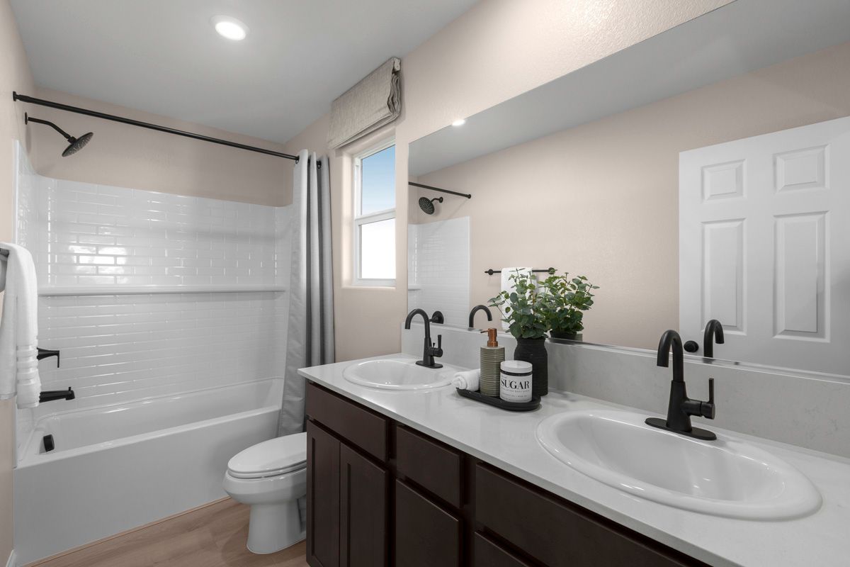 Plan 1477 Modeled - Primary bath
