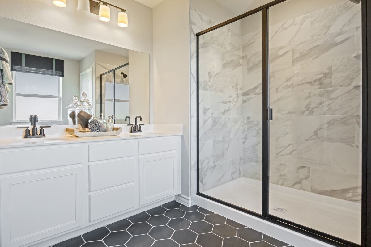 Plan 2429 Modeled - Optional fiberglass shower with tile surround at primary bath