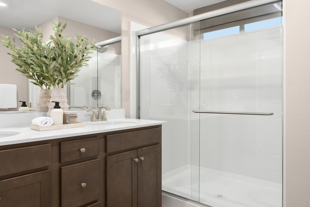 Plan 2069 Modeled - Primary bath
