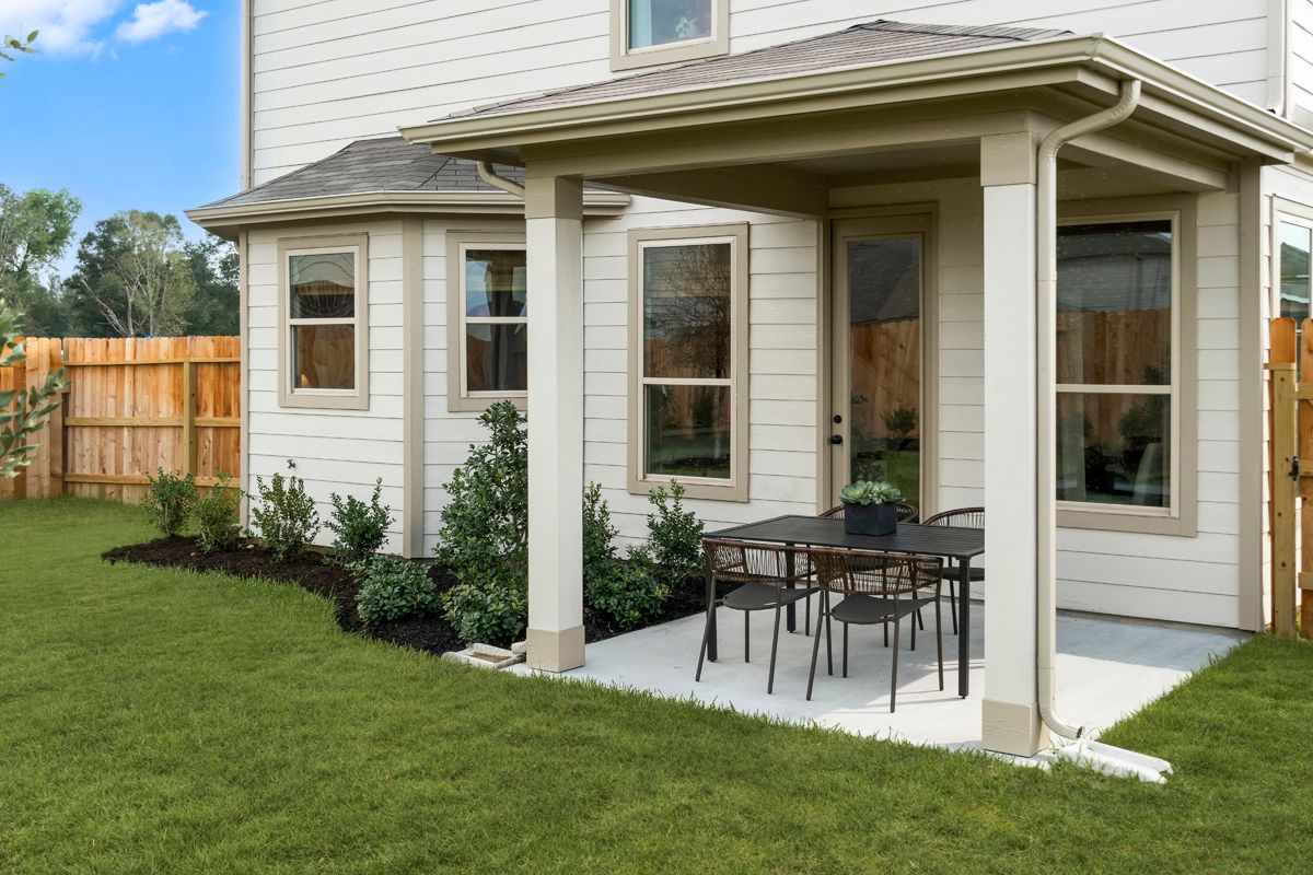 Plan 2070 Modeled - Optional covered patio