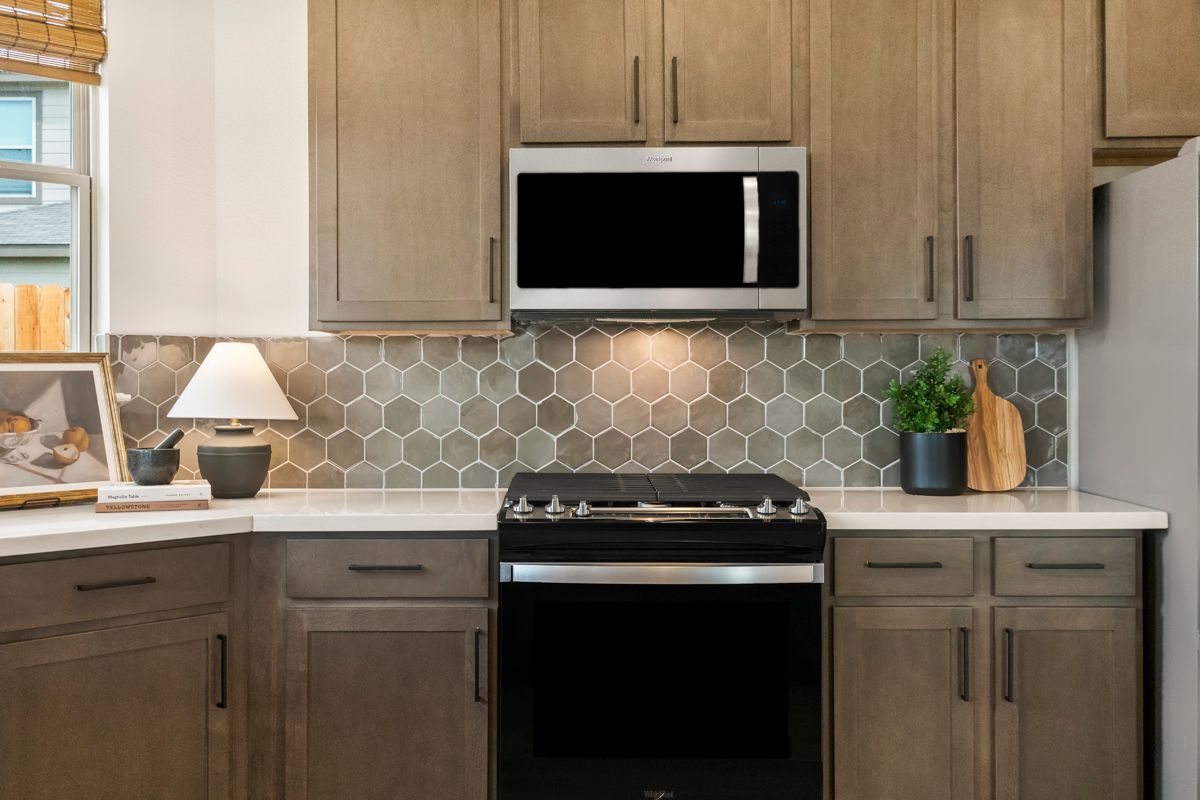 Plan 2070 Modeled - Stainless steel appliances
