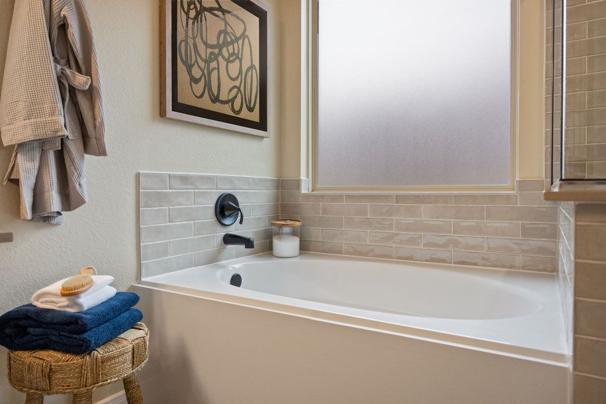 Plan 1675 Modeled - Tub with tile surround at primary bath