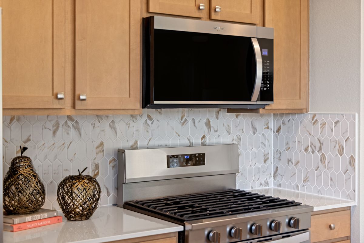Plan 1675 Modeled - Stainless steel appliances