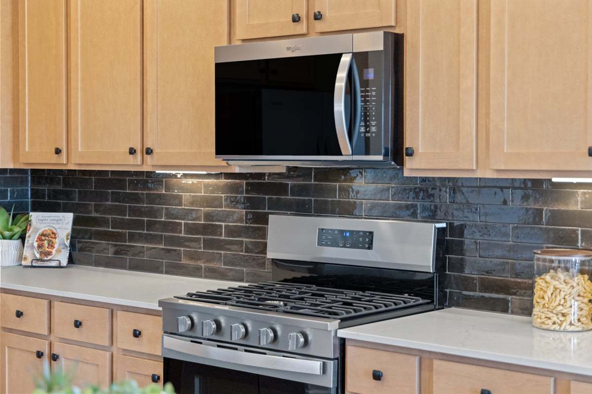 Plan 2003 Modeled - Stainless steel appliances