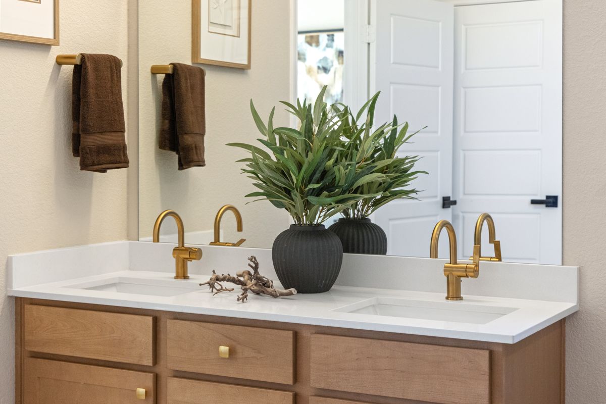 Plan 2003 Modeled - Dual-sink vanity at primary bath