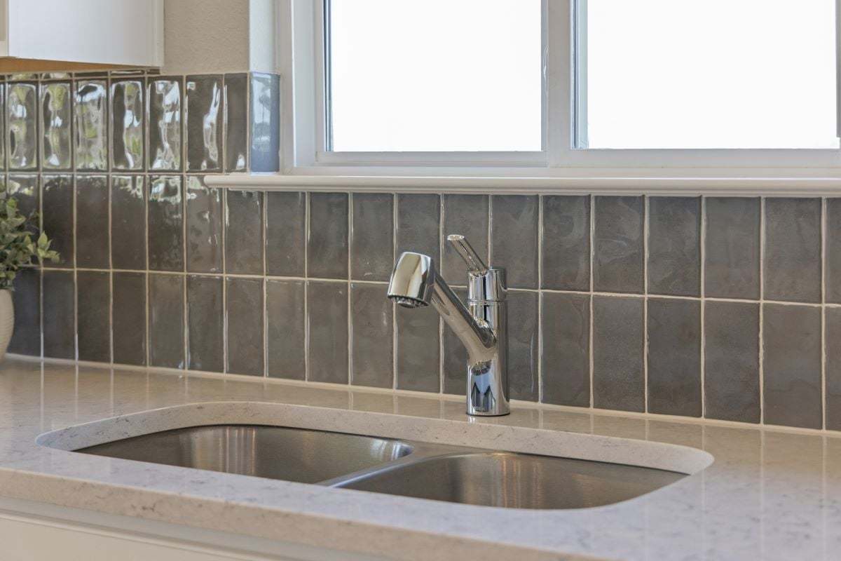 Plan 2062 Modeled - Double-basin stainless steel sink