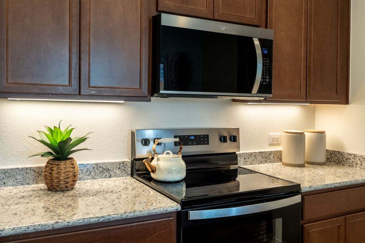 Plan 1360 Modeled - Stainless steel appliances