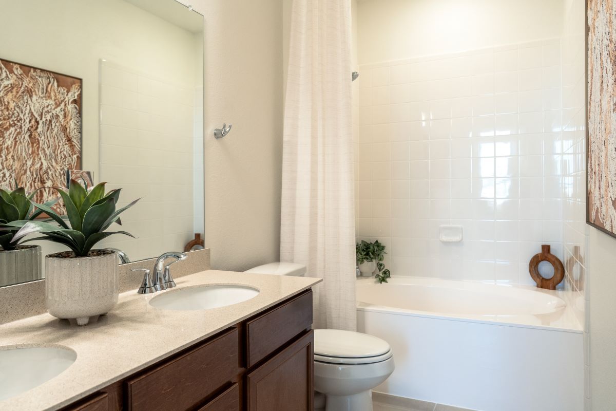 Plan 1360 Modeled - Garden tub/shower combination at primary bath