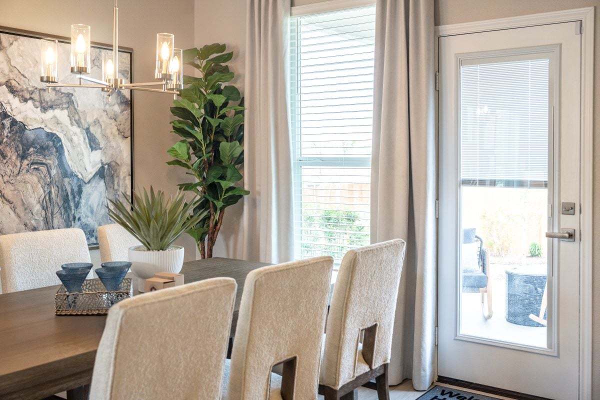 Plan 1908 Modeled - Five-light dining chandelier
