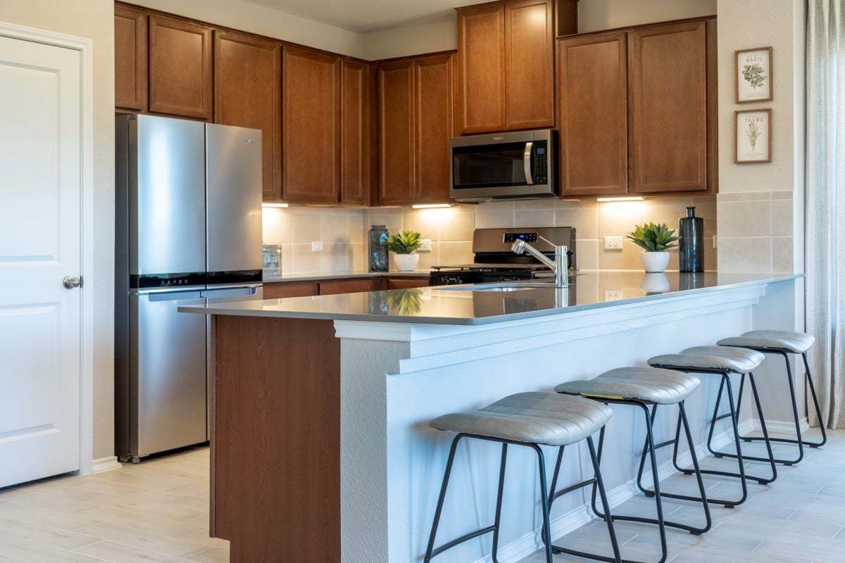 Plan 1675 Modeled - Kitchen breakfast bar