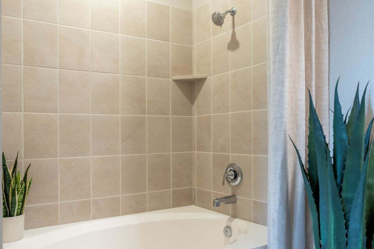 Plan 1675 Modeled - Tub/shower combination at primary bath