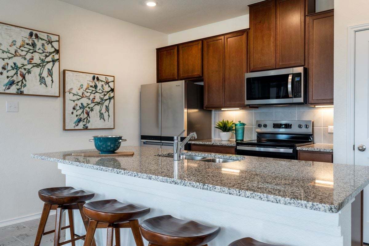 Plan 1675 Modeled - Kitchen breakfast bar