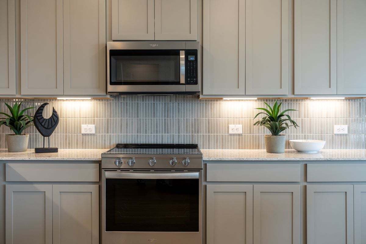 Plan 2500 Modeled - Stainless steel appliances