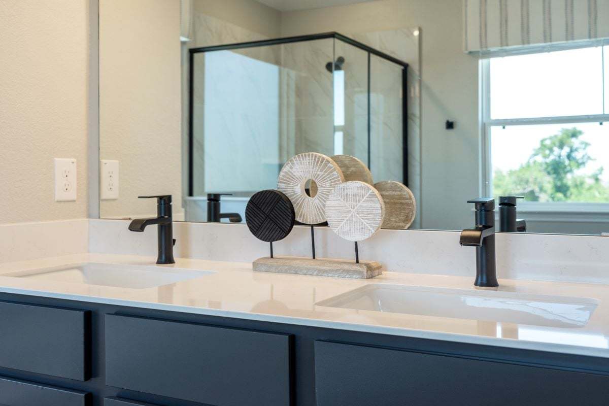 Plan 2429 - Dual-sink vanity at primary bath