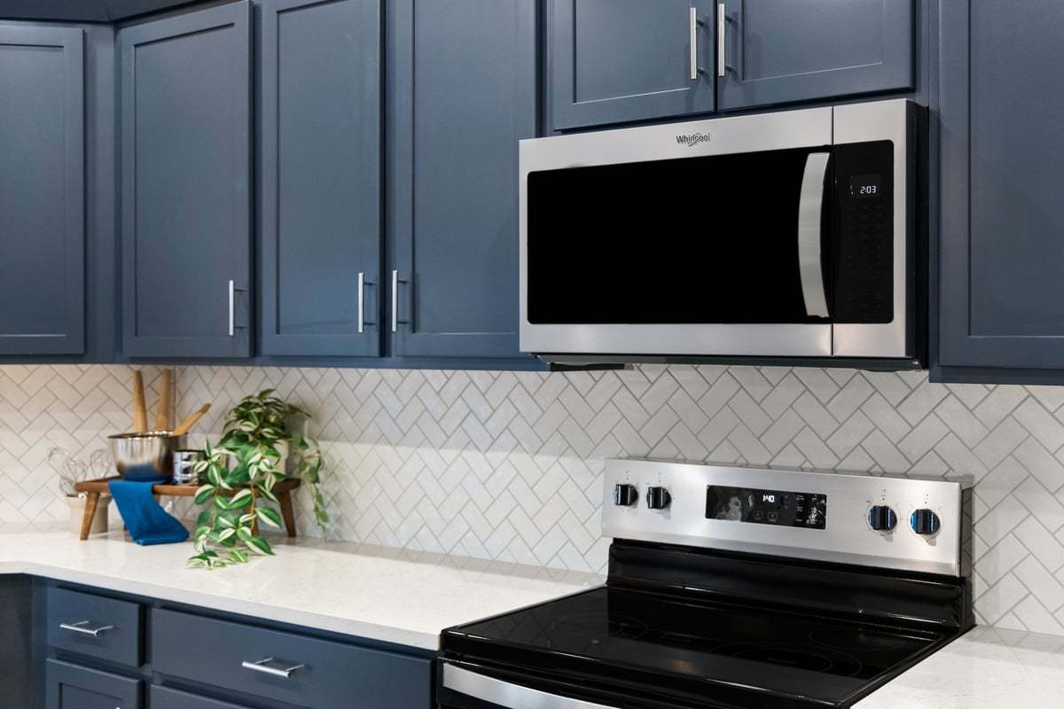 Plan 1989 Modeled - Stainless steel appliances