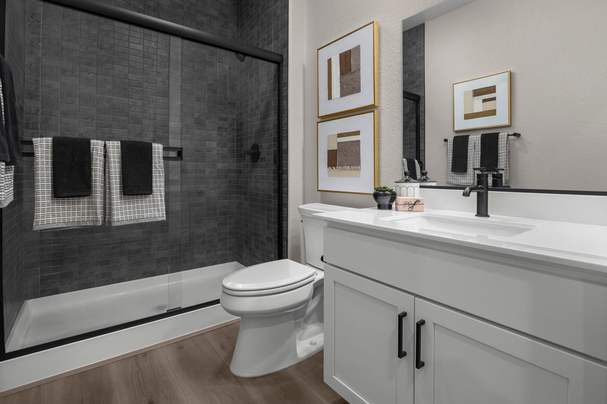 Plan 2252 Modeled - Secondary bath