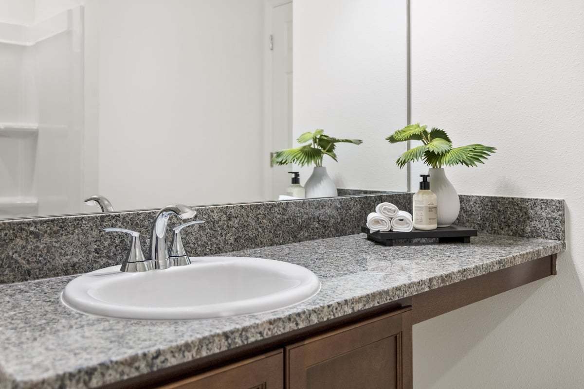 Plan 1511 Modeled - Secondary bathroom