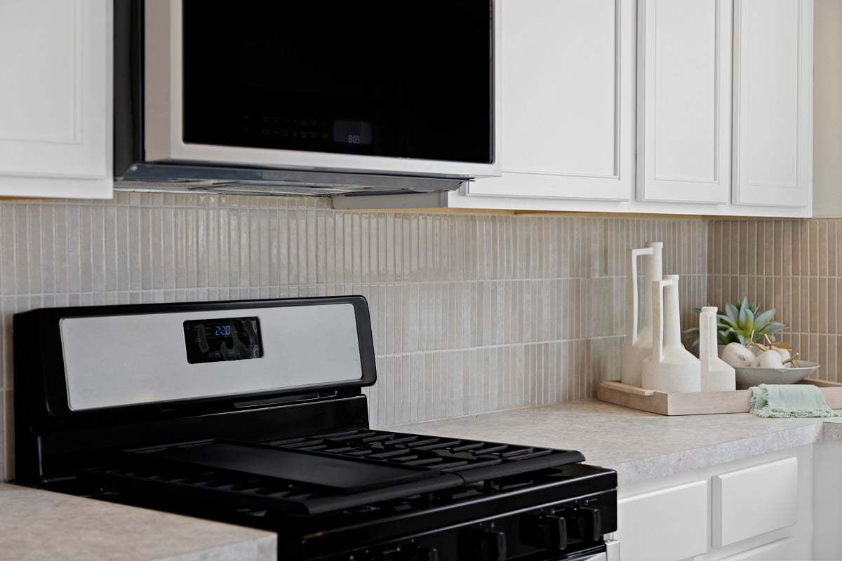 Plan 1707 Modeled - Whirlpool® stainless steel appliances