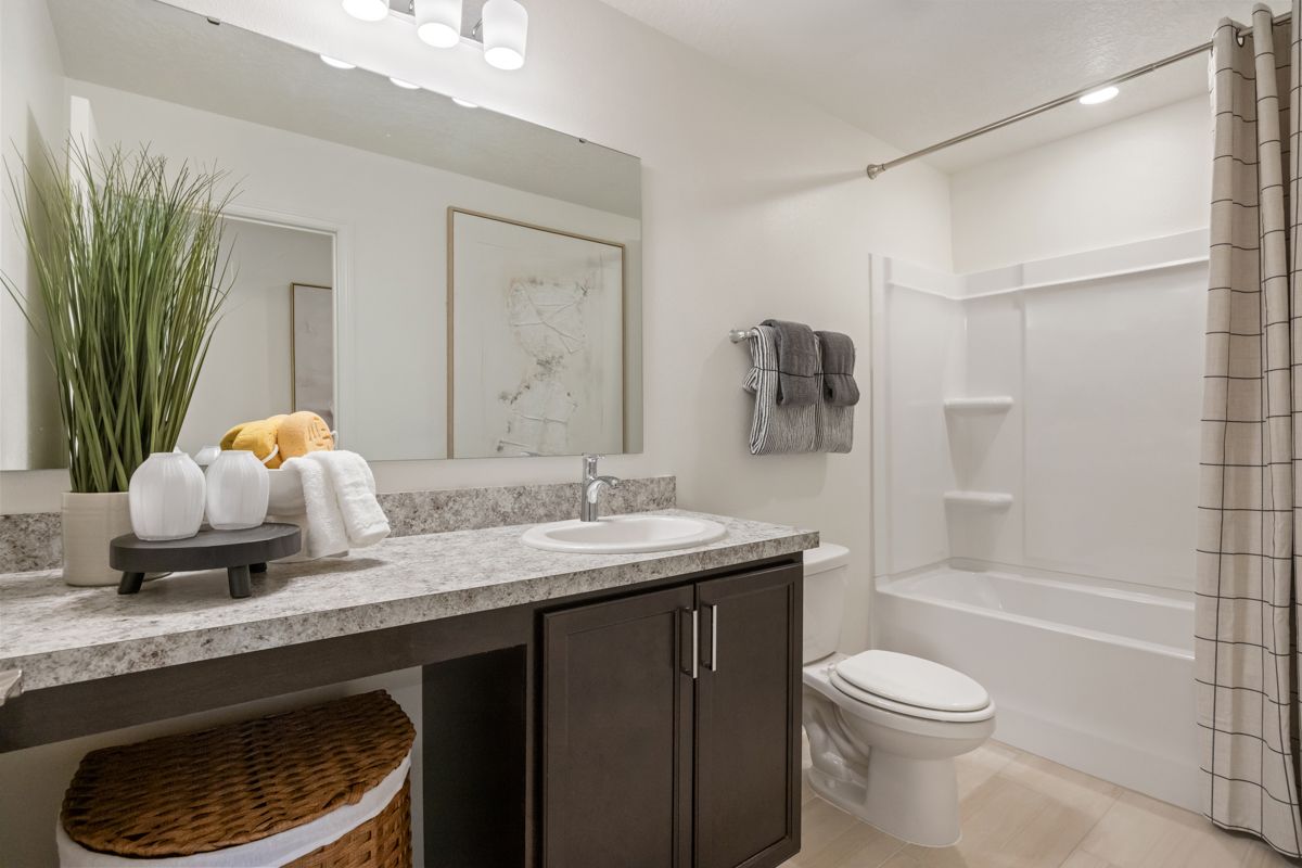 Plan 1866 Modeled - Secondary bath