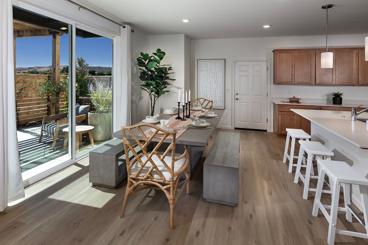 Plan 2345 Modeled - Dining area
