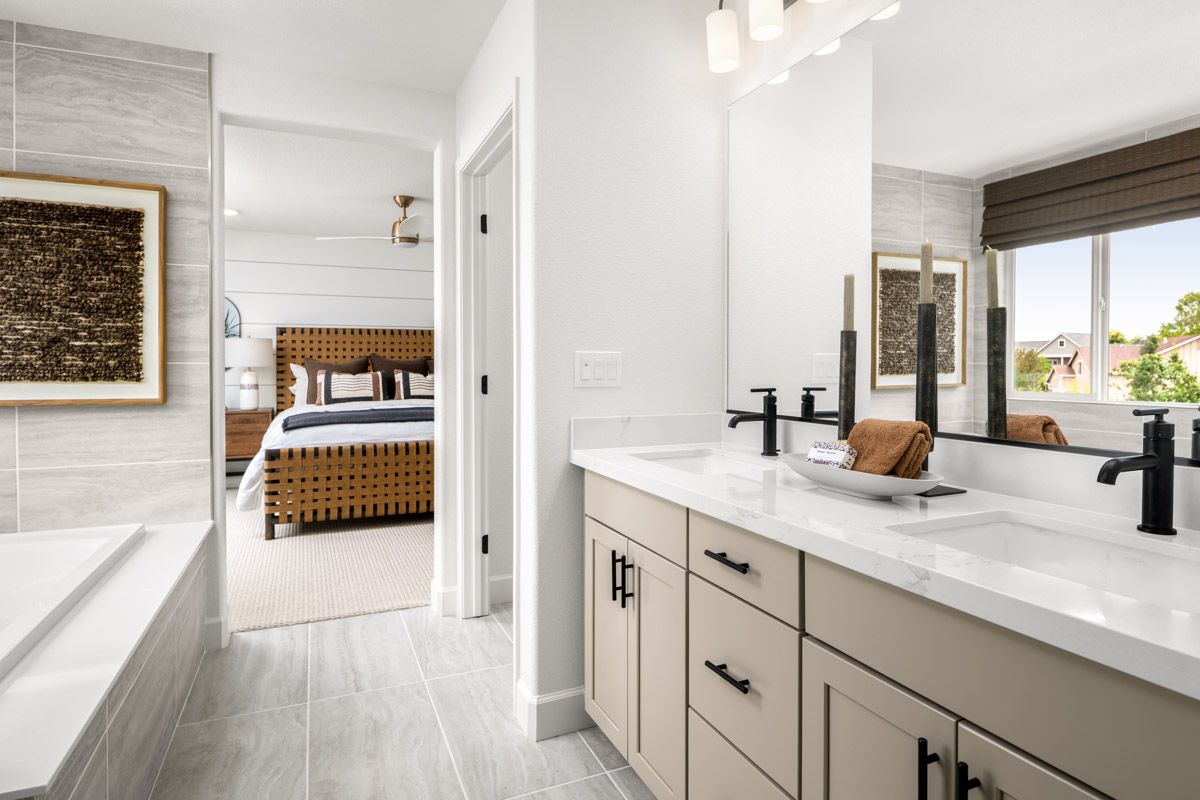 Plan 1856 Modeled - Primary bath