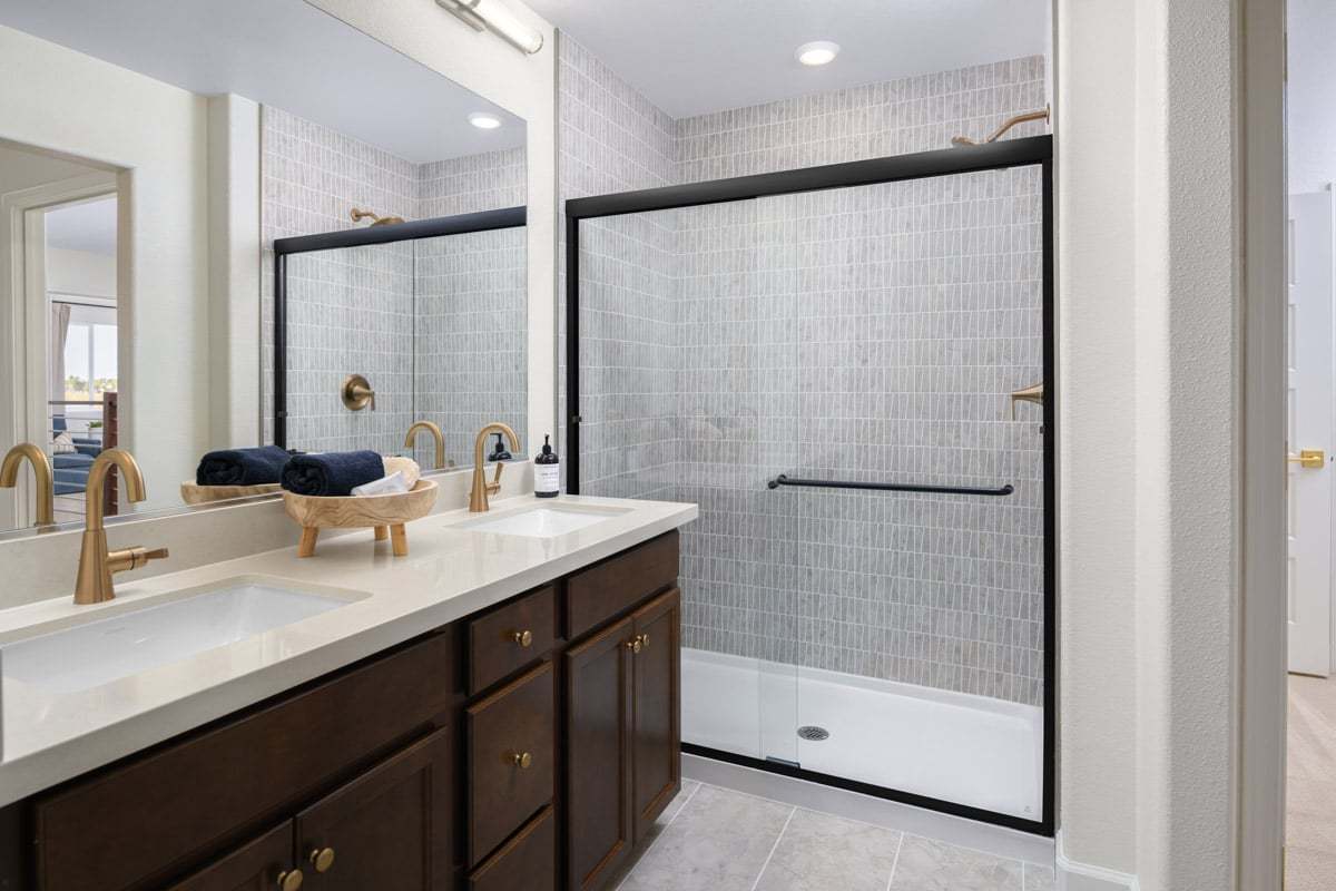 Plan 1454 Modeled - Primary bath