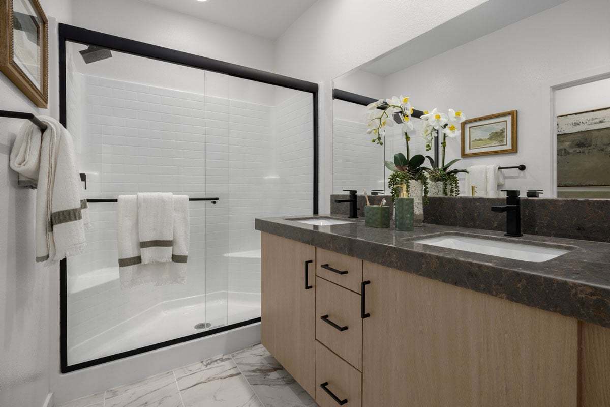 Plan 1472 Modeled - Primary bath