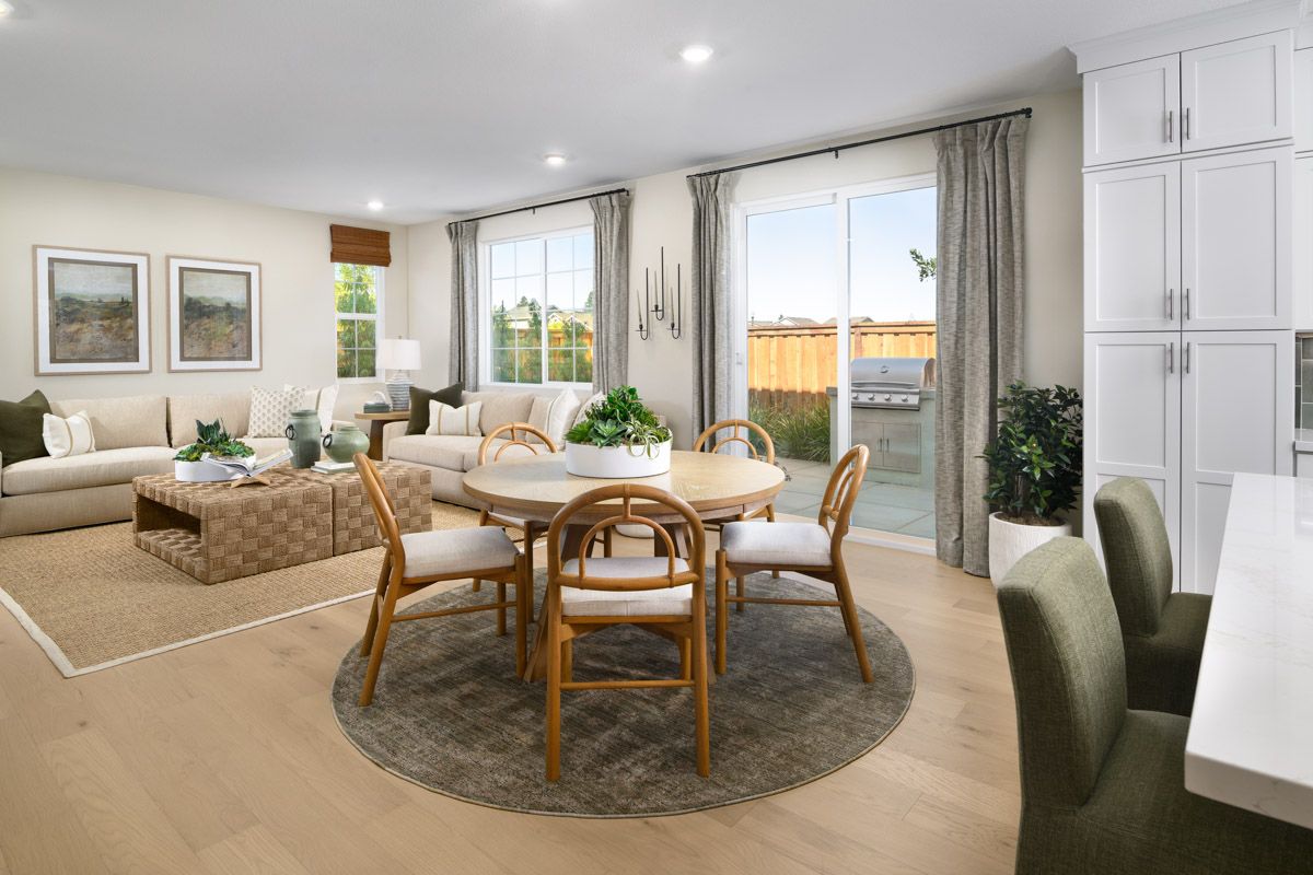 Plan 2153 Modeled - Dining area
