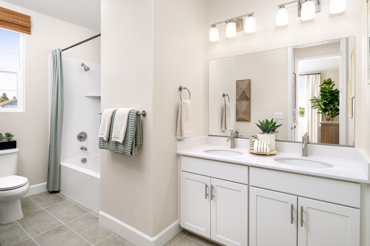 Plan 2153 Modeled - Bath 2