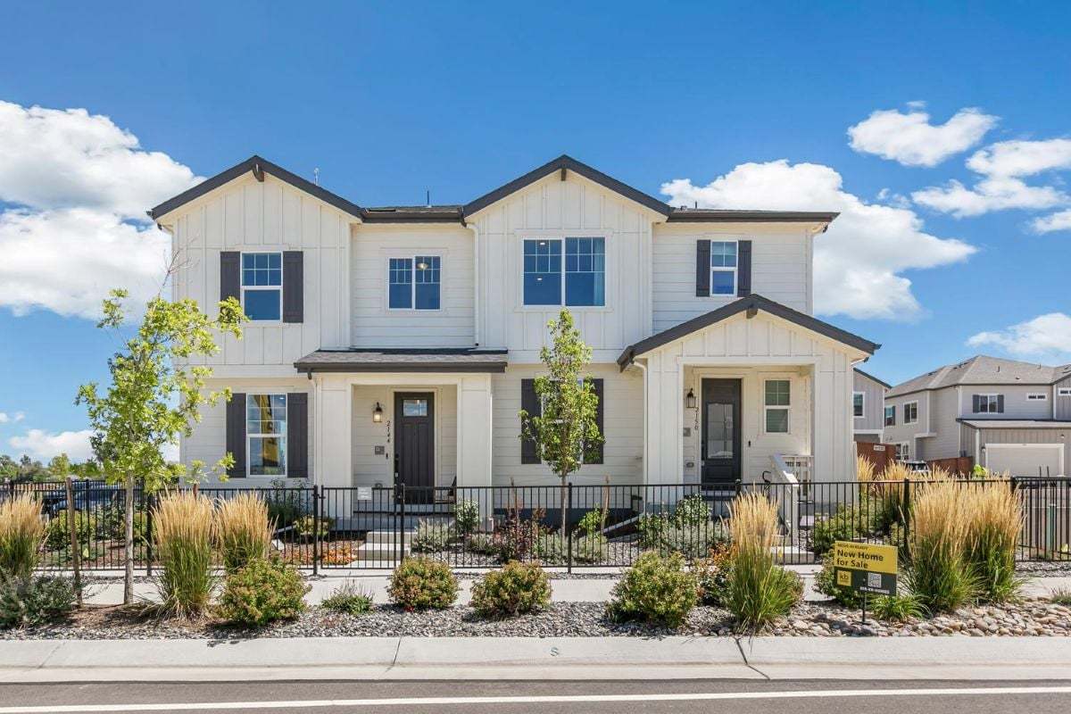 Farmlore Villas por KB Home en Denver Colorado