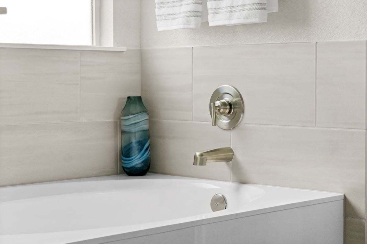 Plan 2411 - Garden tub at primary bath