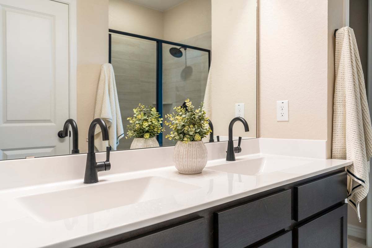 Dual-sink vanity at primary bath