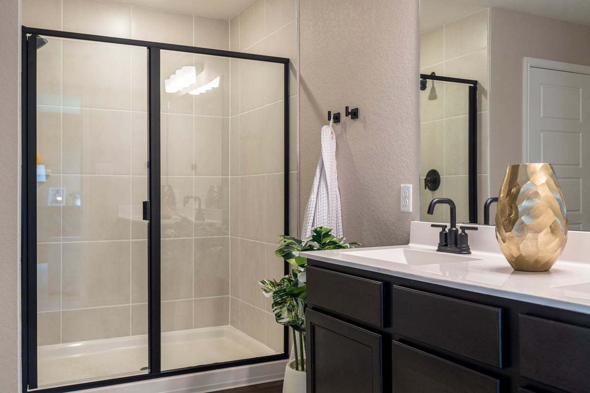 Plan 2088 Modeled - Primary bath