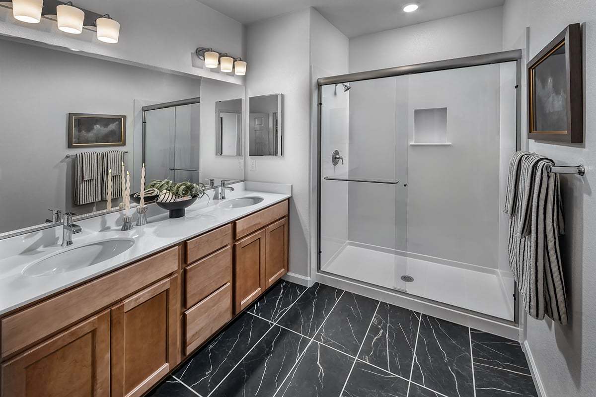Plan 1835 Modeled - Primary bath