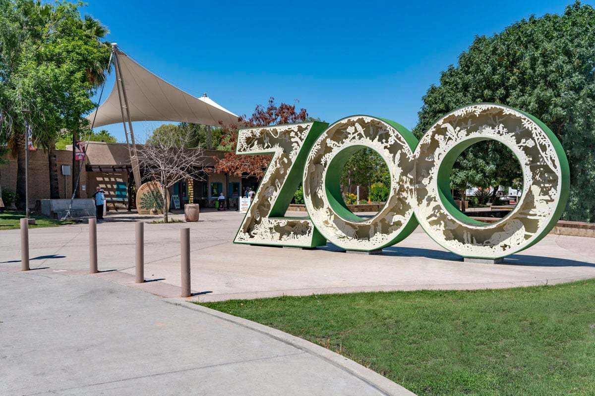 Less than 8 miles to Reid Park Zoo