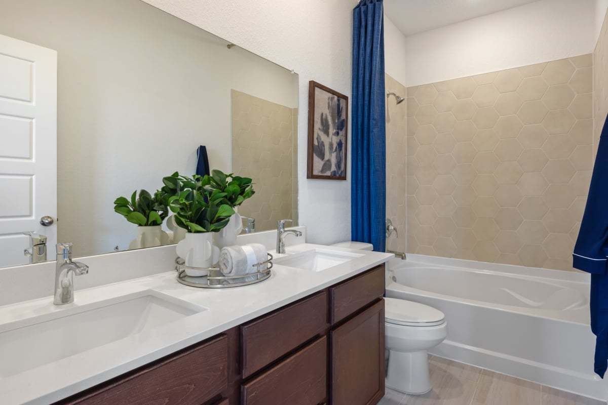 Plan 1243 Modeled - Primary bath