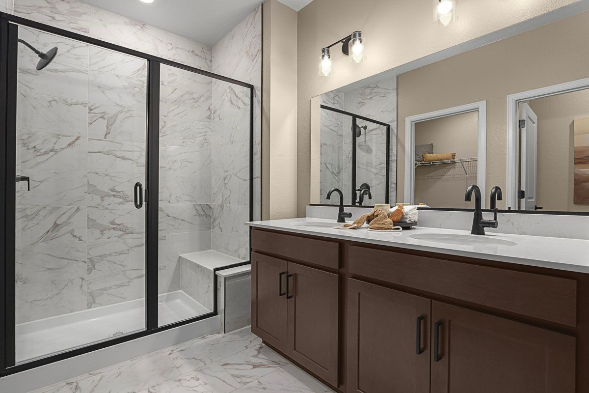 Plan 1543 Modeled - Primary bath