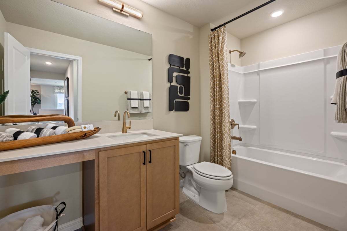Plan 2387 Modeled - Secondary bath