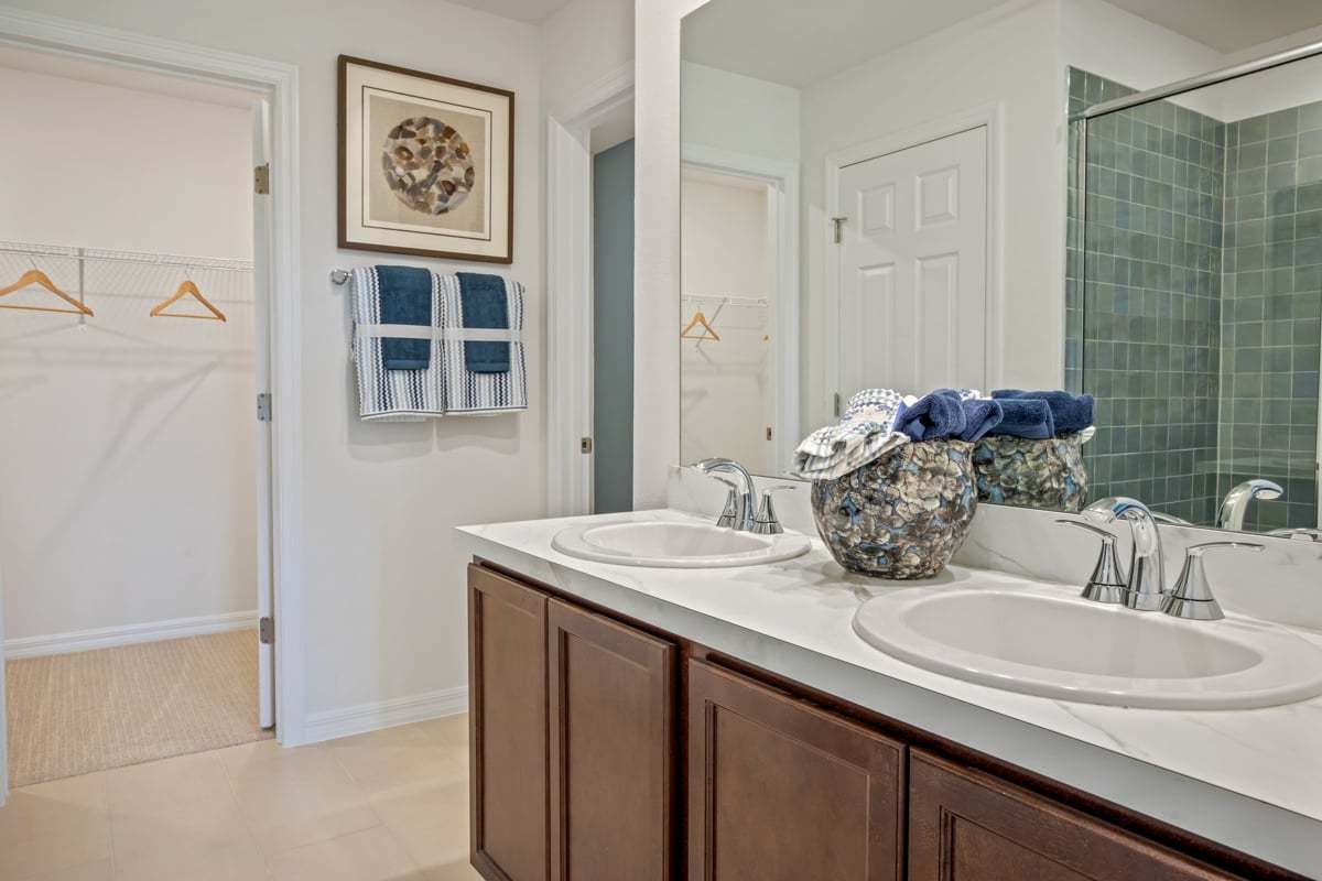 Plan 1584 Modeled - Primary bath