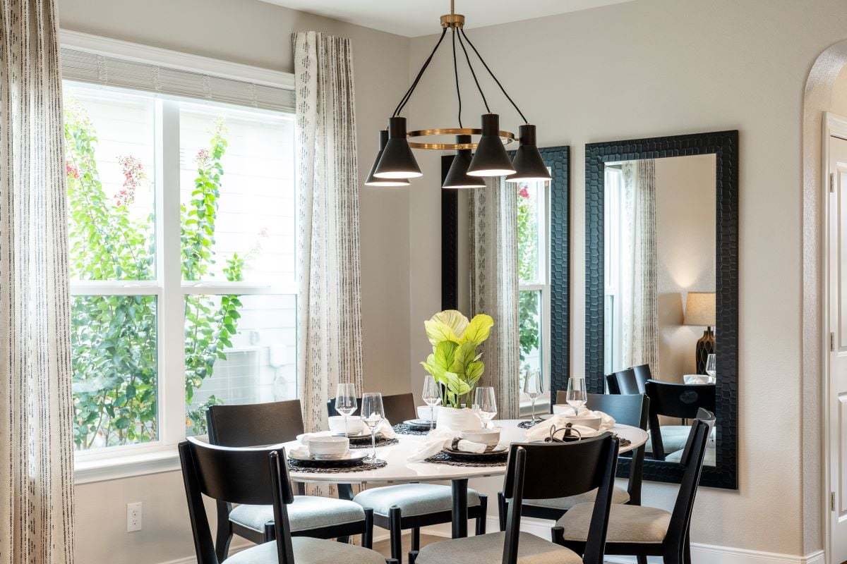 Plan 2410 - Separate dining area