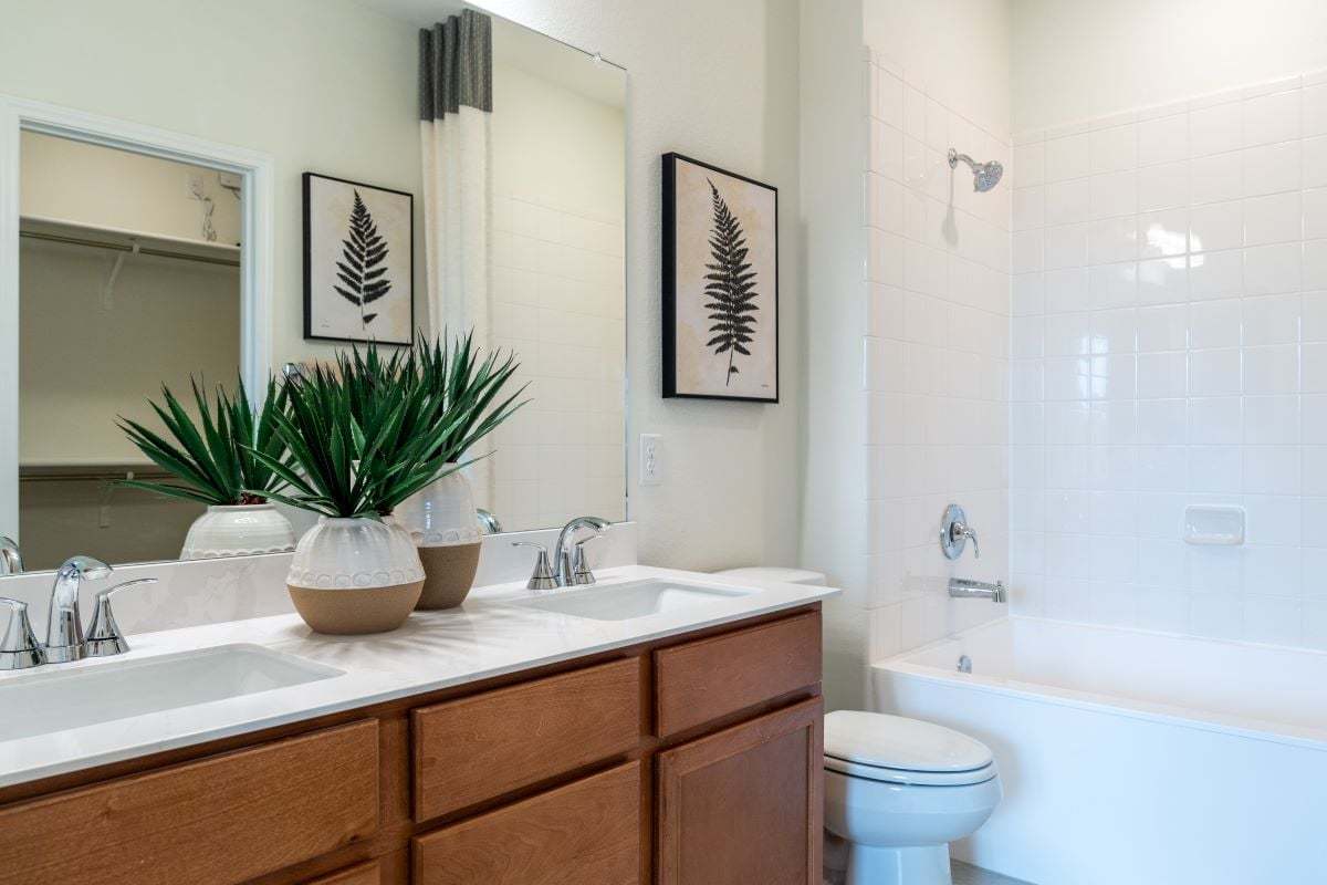 Plan 1271 - Dual-sink vanity at primary bath