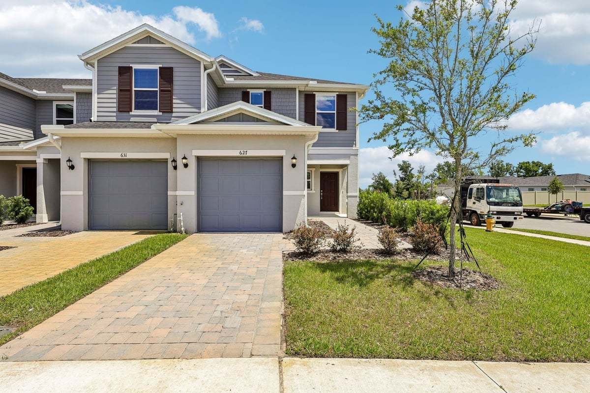 Reserve at Forest Lake Townhomes por KB Home en Lakeland-Winter Haven Florida