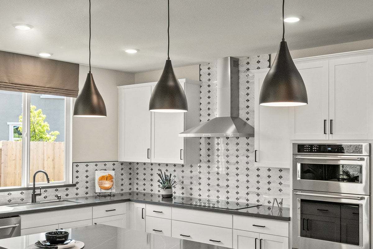 Plan 2777 Modeled - Pendant lights over kitchen island