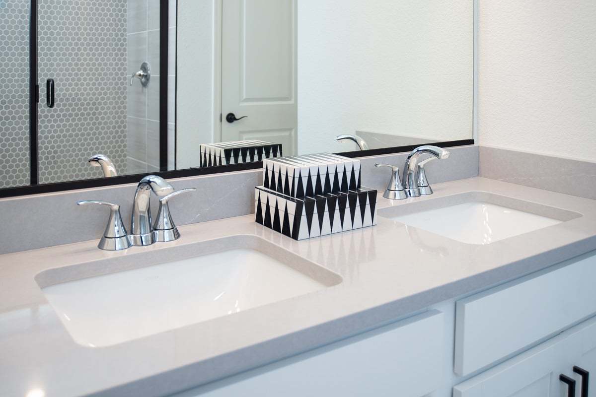 Plan 1887 - Dual-sink vanity at primary bath