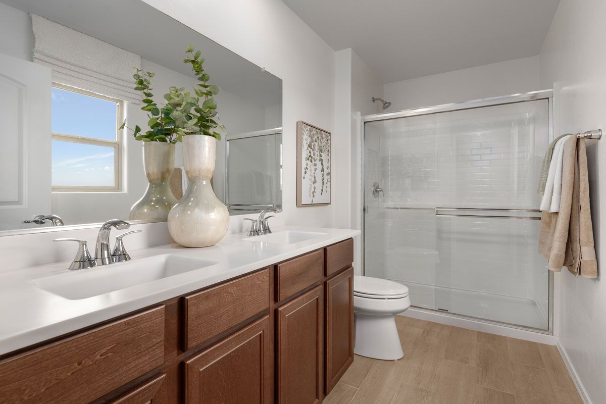 Plan 1383 - Dual-sink vanity at primary bath
