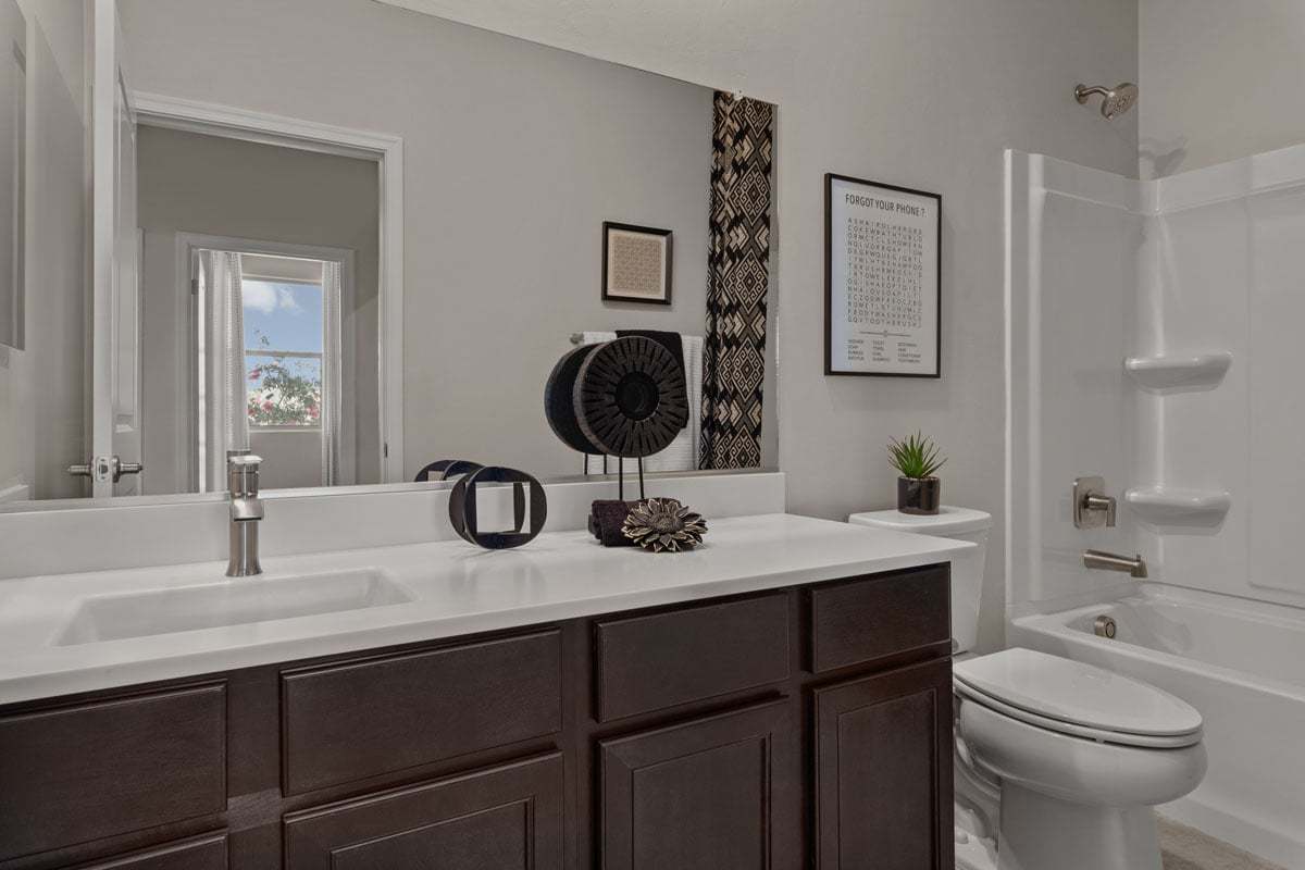 Plan 1262 - Optional extended vanity at bath 2