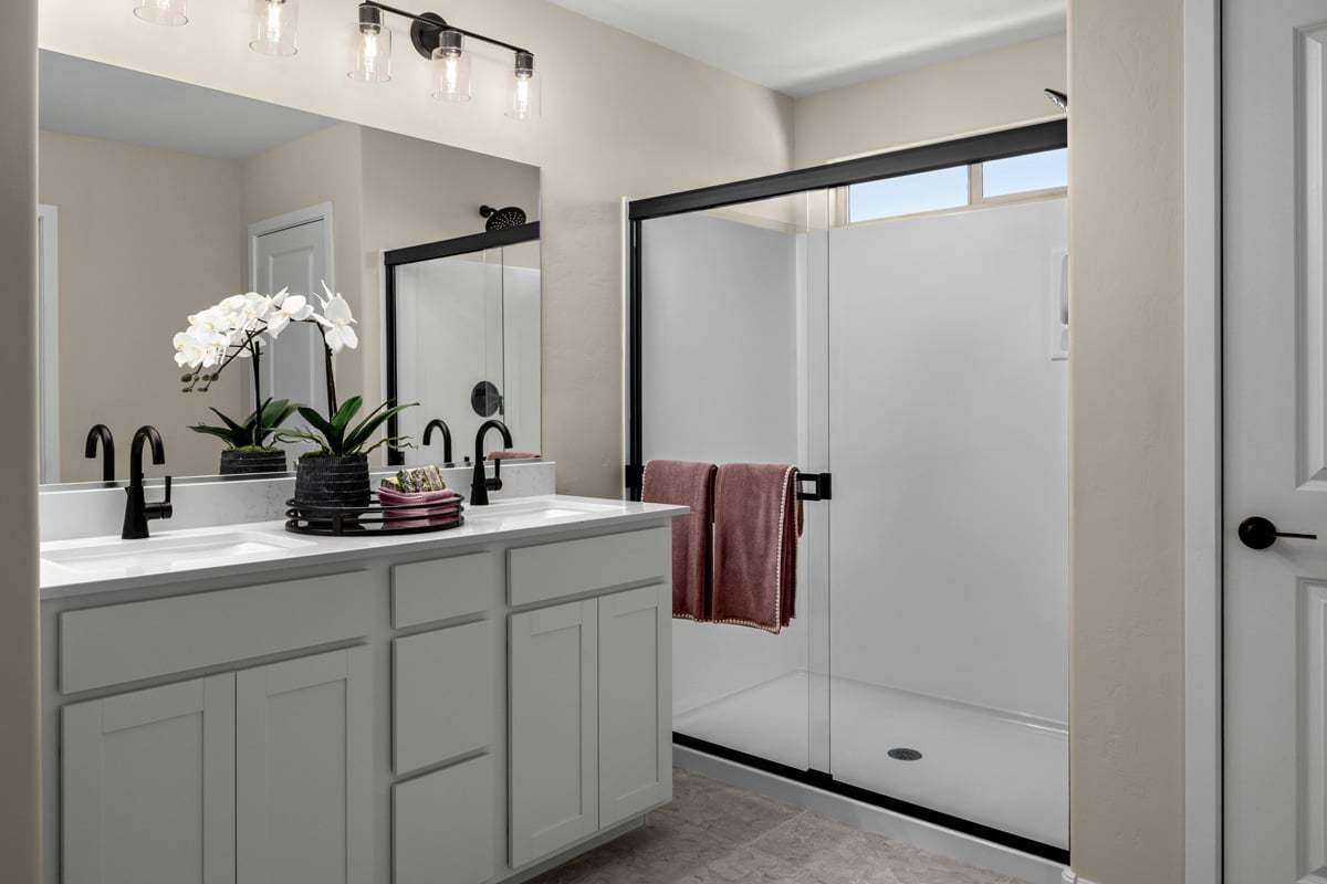Plan 1998 Modeled - Dual-sink vanity at primary bath